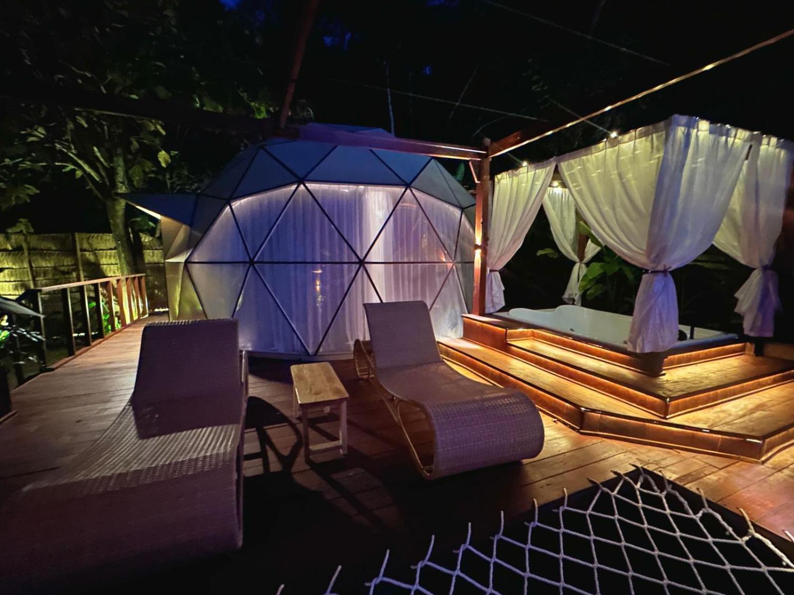 Beachfront Luxury Dome Villas - Gamat Bay Resort Nusa Penida Exterior foto