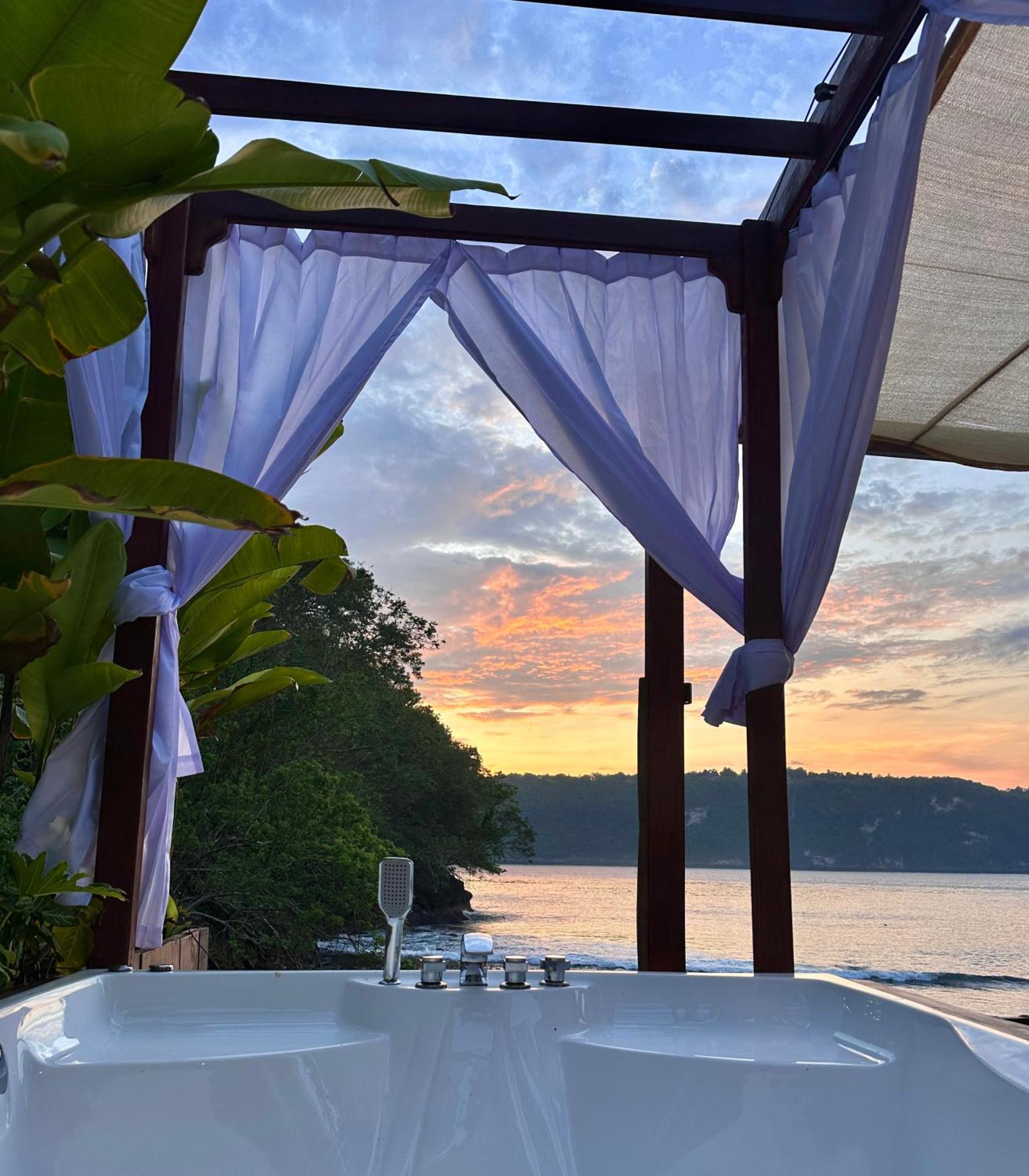 Beachfront Luxury Dome Villas - Gamat Bay Resort Nusa Penida Quarto foto